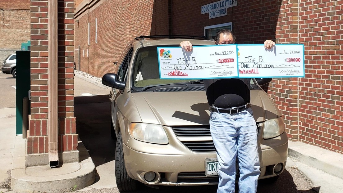 Un hombre gana dos veces en el mismo día el premio de un millón de dólares de una lotería