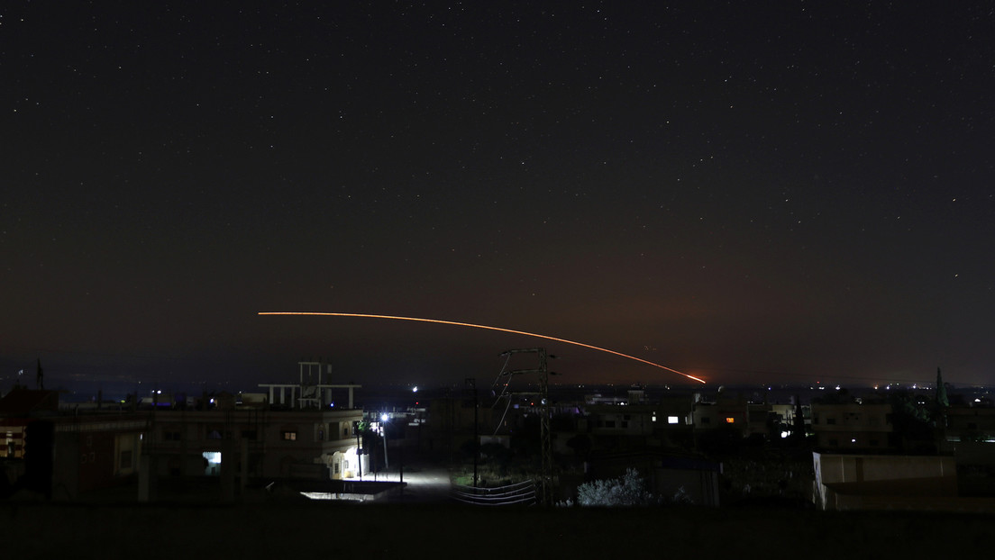 Reportan que helicópteros israelíes disparan misiles contra sitios militares sirios