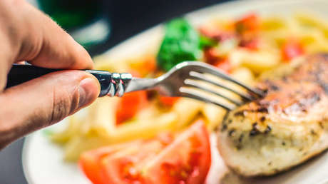 Siente un horrendo sabor en la salsa de tomate y resulta un síntoma del coronavirus