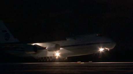 VIDEO: Un avión ruso con ayuda médica para combatir el coronavirus aterriza en Nueva York