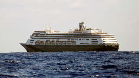 VIDEO: Dos cruceros con afectados por covid-19 desembarcan en Florida