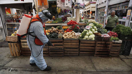 Un mercado de México instala túneles de ozono para desinfectar a los clientes antes de ingresar