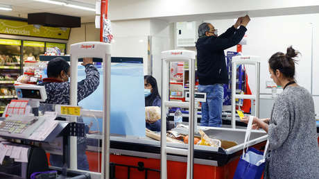 Una empleada de supermercado responde a sus vecinos, que le pedían dejar su casa: "Gracias a nosotros coméis cada día" (VIDEO)