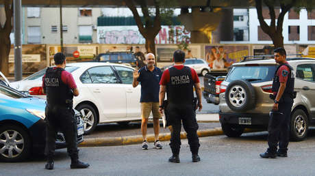 FOTO: Arrestan a una joven por esconderse en el maletero de un coche para violar la cuarentena