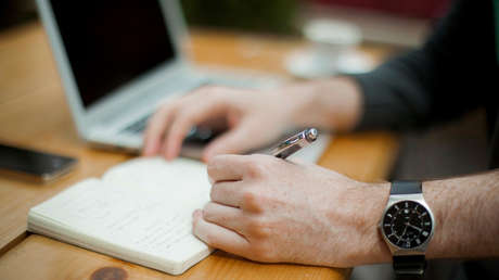 Juez de EE.UU. insta a los abogados a levantarse de la cama y a vestirse adecuadamente para las audiencias virtuales