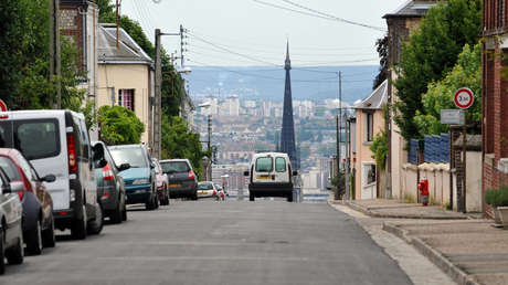 "¡No fui elegido para esto!": El alcalde de una ciudad francesa escapa de su casa desnudo tras ser amenazado por un ciudadano
