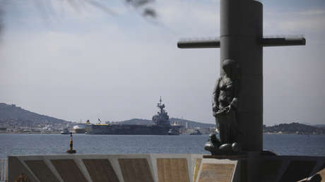 Cerca de la mitad de la tripulación del portaviones francés Charles de Gaulle da positivo por covid-19