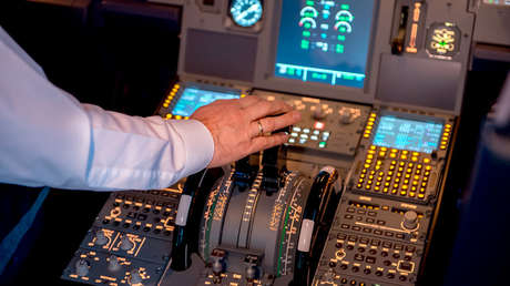 Piloto dedica un conmovedor discurso a unos voluntarios médicos que se dirigían a Nueva York a luchar contra el coronavirus (VIDEO)