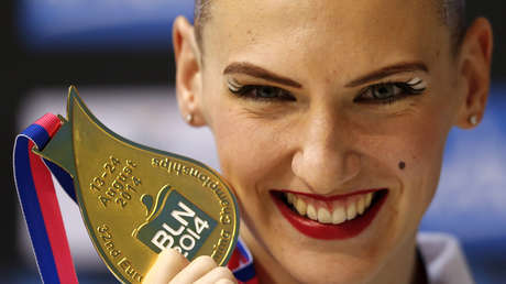 VIDEO: Medallista rusa de natación sincronizada muestra sus habilidades en plena cuarentena