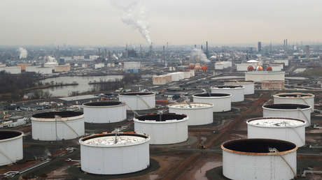 Max Keiser: "Los precios negativos del petróleo WTI son las partes del cuerpo cortadas a una bestia bancaria desmembrada"