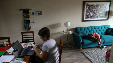 Ministro de Salud de Chile califica de "grave error" la suspensión de clases y provoca un cruce público con el titular de Educación