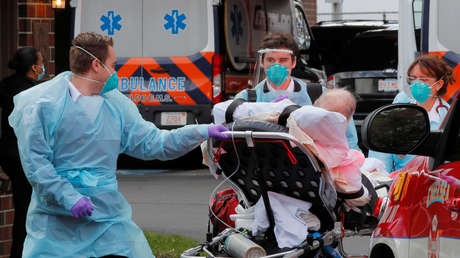 Trump: "EE.UU. empieza a volver a estar abierto para negocios, y siempre cuidaremos de nuestras queridas personas de la tercera edad (¡salvo a mí!)"