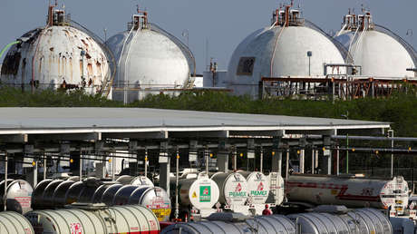 El precio del crudo WTI sube más de un 22 % y cotiza por encima de 16 dólares por barril