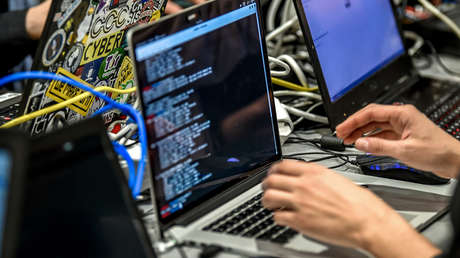 Las Fuerzas Aéreas de EE.UU. buscan piratas informáticos capaces de 'hackear' uno de sus satélites