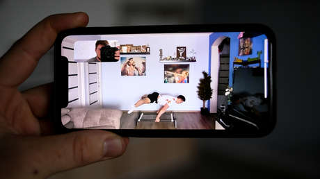 Un gimnasta artístico ruso sorprende a sus seguidores con un salto mortal desde su hogar