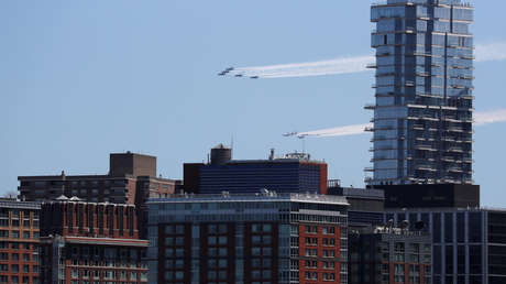 VIDEO: Aviones militares sobrevuelan Nueva York para rendir homenaje a los profesionales de la salud en su lucha contra el covid-19