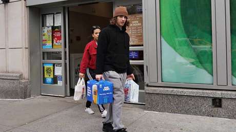 Estados Unidos sufre la peor caída en el gasto del consumidor desde 1959