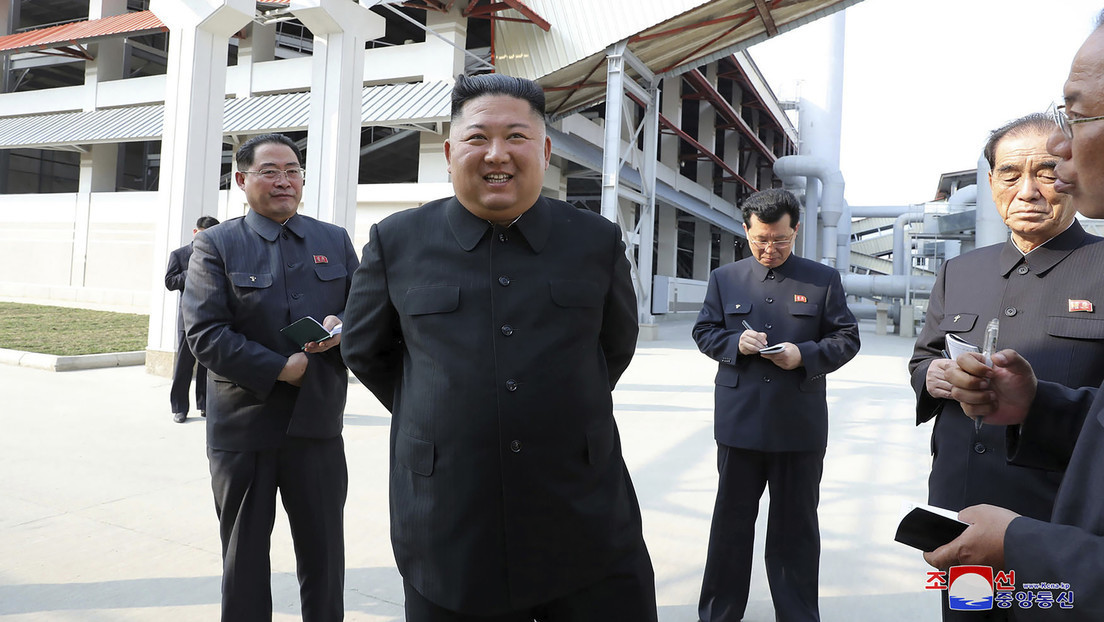 Primeras imágenes de Kim Jong-un tras 20 días de ausencia en público
