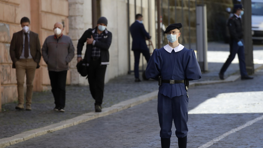 Italia vuelve a registrar más de 200 fallecidos diarios por el coronavirus, mientras que la cifra de casos baja a 1.075