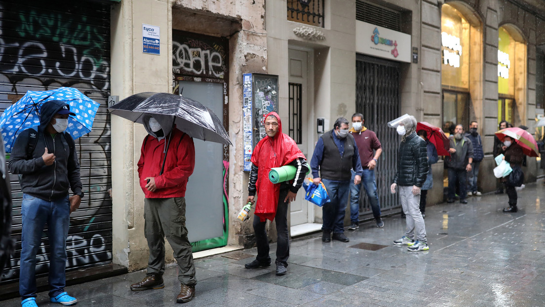 Duro impacto del coronavirus en la economía familiar: cada vez más españoles acuden a entidades solidarias para pedir alimentos
