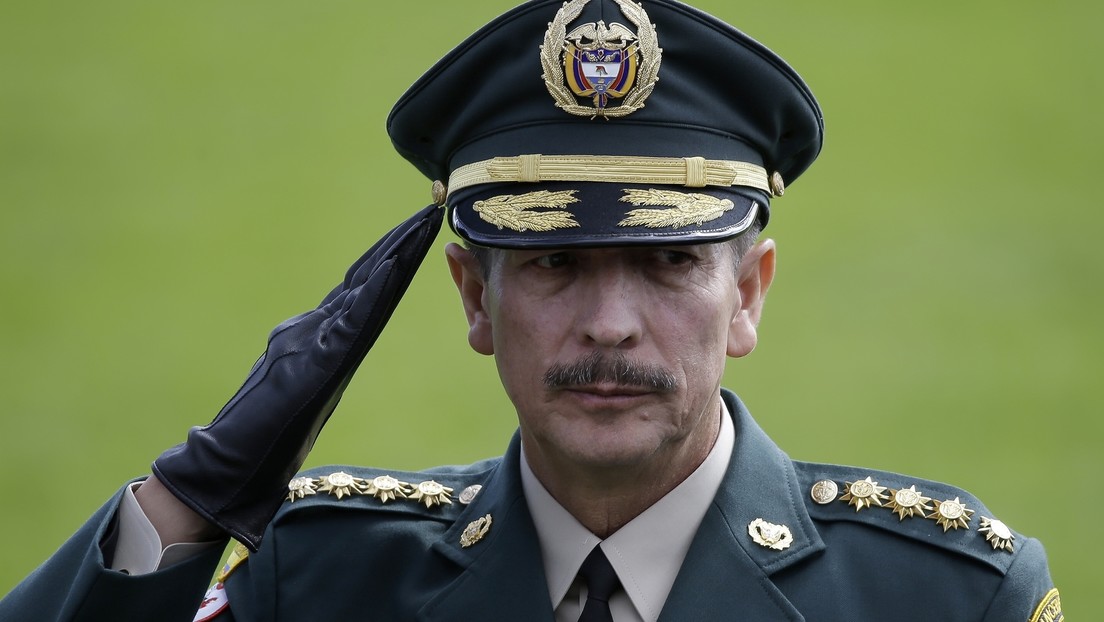 Fiscalía de Colombia interrogará al exjefe del Ejército por el escándalo de espionaje masivo a periodistas, políticos y activistas