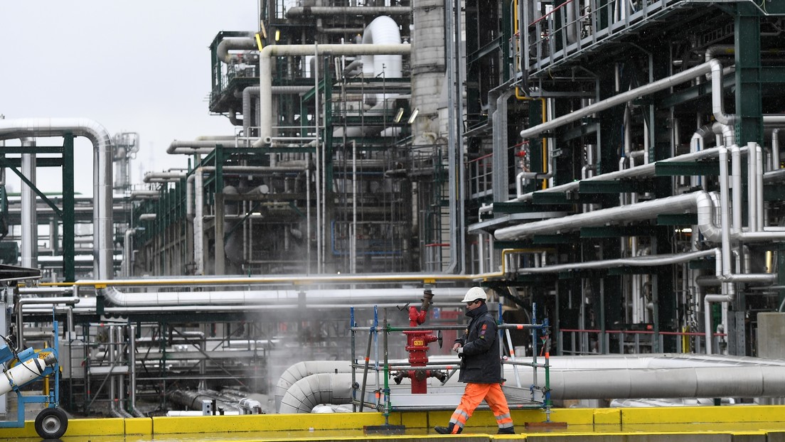 El precio del petróleo Brent sube a más de 31 dólares por barril por primera vez desde el pasado 14 de abril