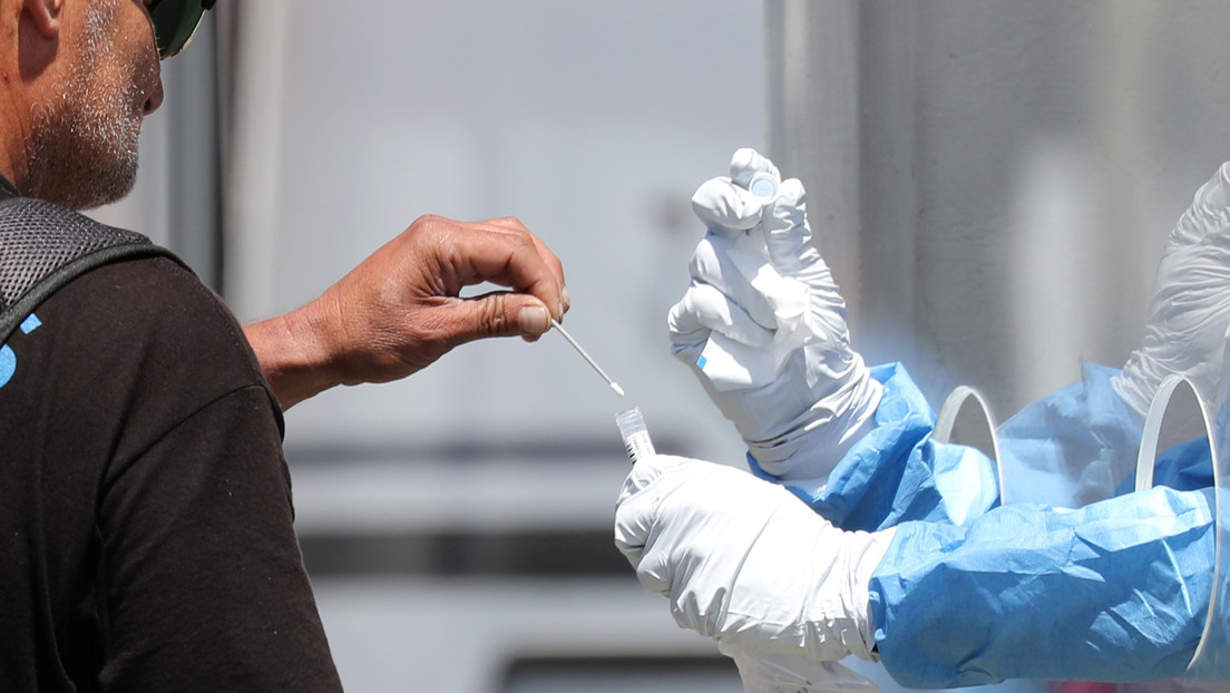 Autoridades estadounidenses aprueban el primer test casero de detección del coronavirus