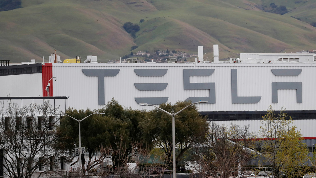 Musk quiere trasladar la sede de Tesla de California, mientras la empresa demanda a un condado por restricciones por la pandemia y reanuda su trabajo