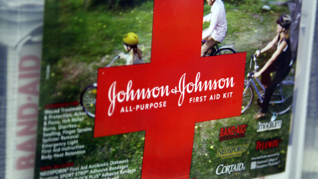 Johnson & Johnson planea fabricar mil millones de vacunas contra el covid-19