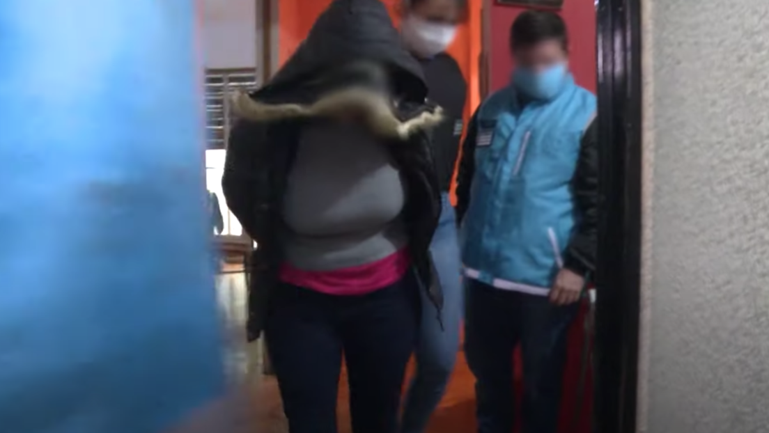 Arrestan a los padres de una bebé de 10 meses que se intoxicó con cocaína en Argentina (VIDEO)