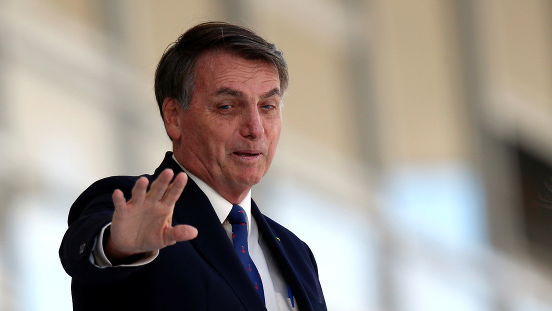 "Hay un tipo que está desnudo": Un empresario aparece duchándose en plena conferencia con Jair Bolsonaro