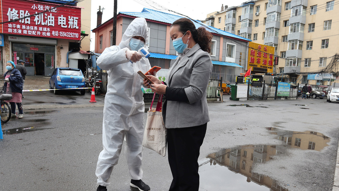EE.UU. critica la ayuda de China a países afectados por la pandemia como intento de tapar su fracaso para alertar sobre el covid-19