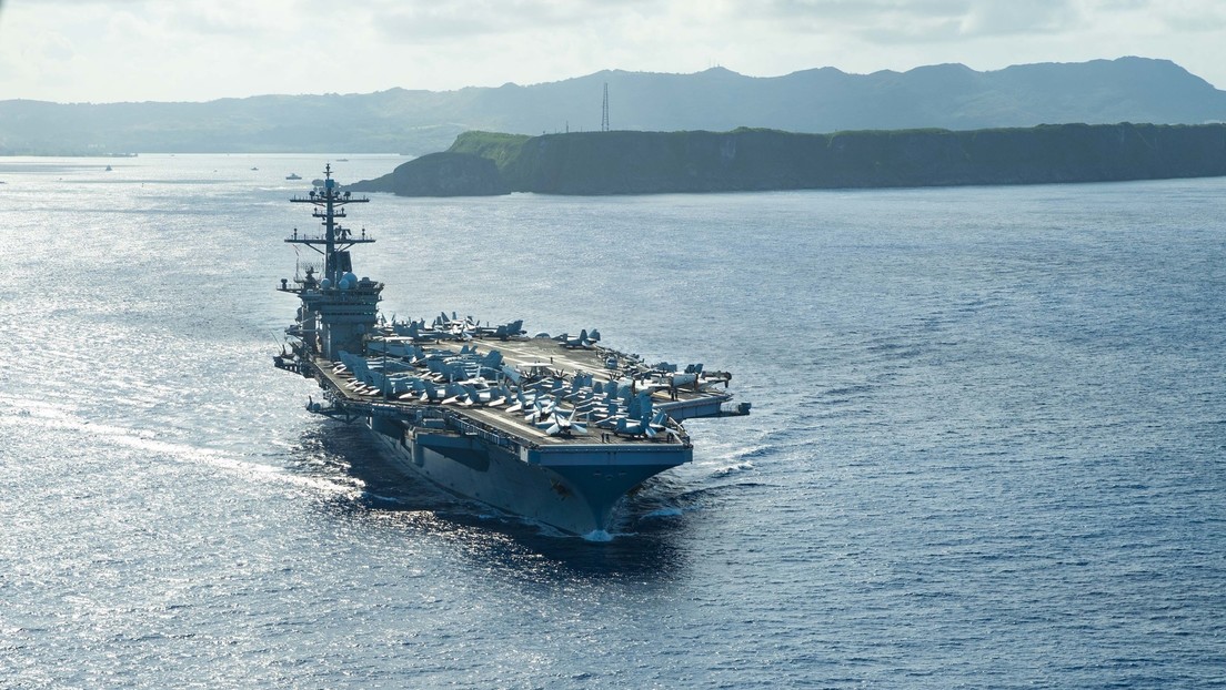 Vuelve al mar el portaviones USS Theodore Roosevelt tras registrar un importante brote de coronavirus a bordo