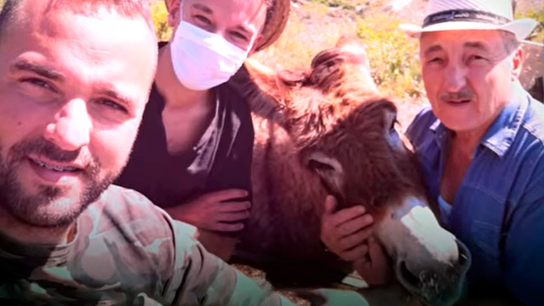 VIDEO: Se reencuentra con su burra tras dos meses de confinamiento y ambos rompen a 'llorar' de la emoción