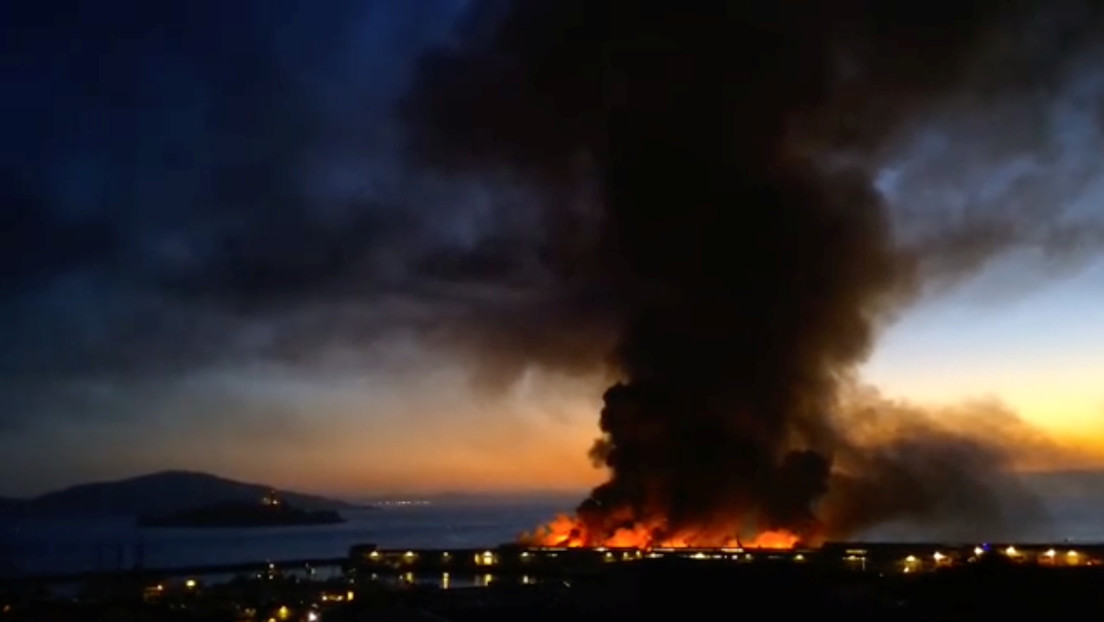 VIDEO: Incendio en un muelle de San Francisco pone en riesgo a un histórico barco de la II Guerra Mundial