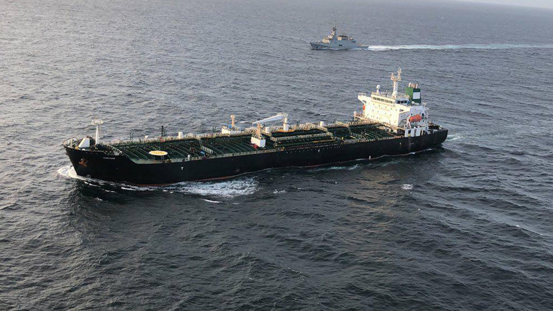 El primer buque petrolero iraní que transporta combustible a Caracas atraca en un puerto venezolano