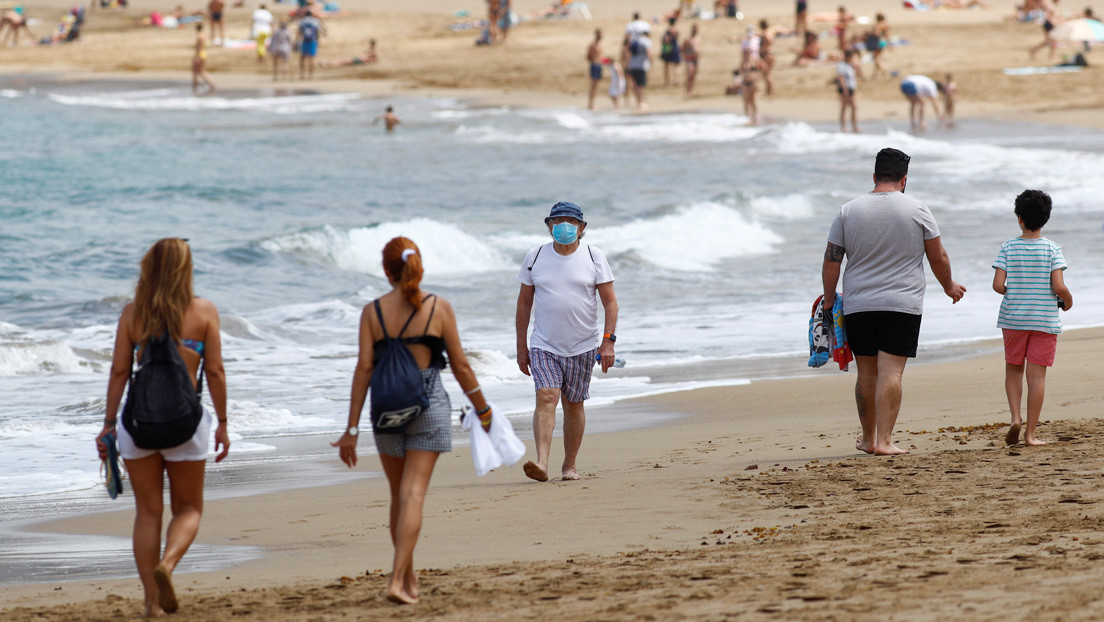 Científicos españoles advierten que durante el verano no se deben relajar las medidas contra el coronavirus