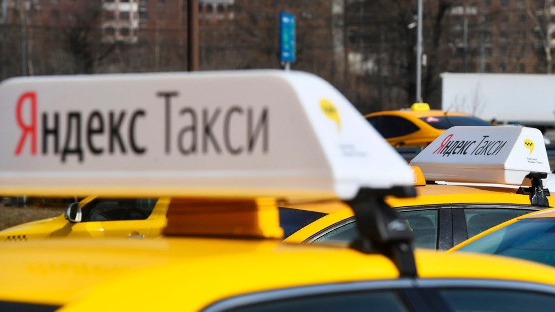 Un taxista de Moscú salva a una joven de sus violadores tras recibir pedidos de auxilio en una aplicación
