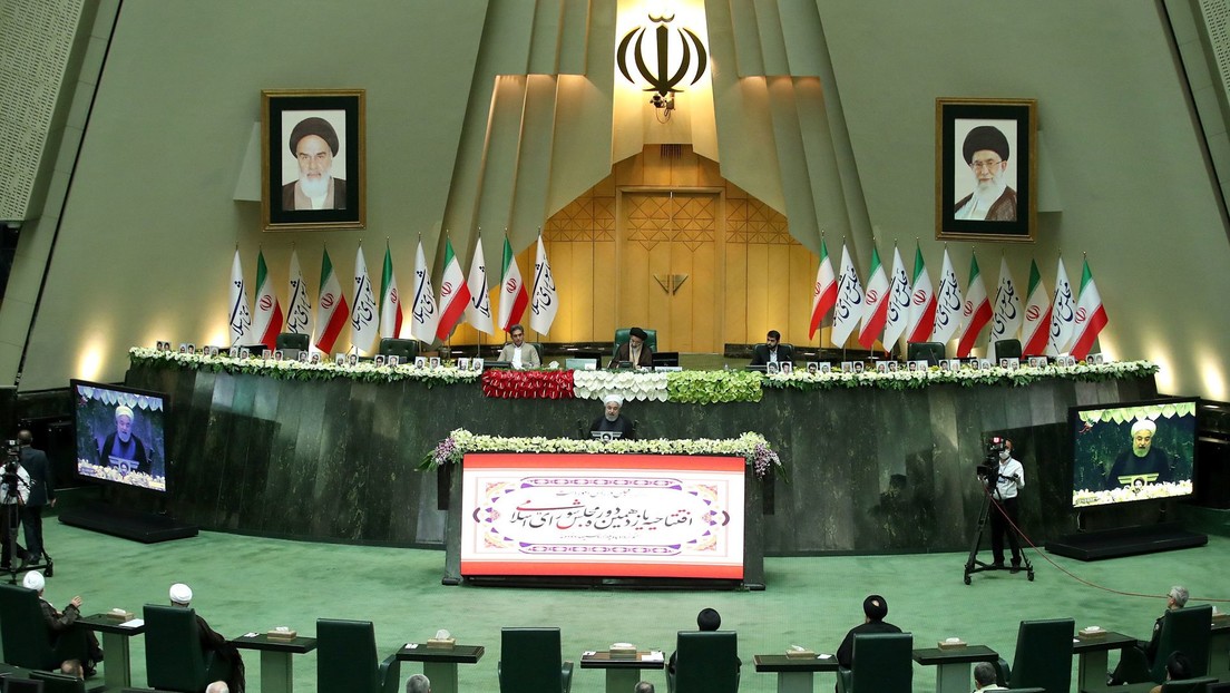 "Eje de la arrogancia": El Parlamento iraní promete expulsar de la región a las "fuerzas terroristas" de EE.UU.