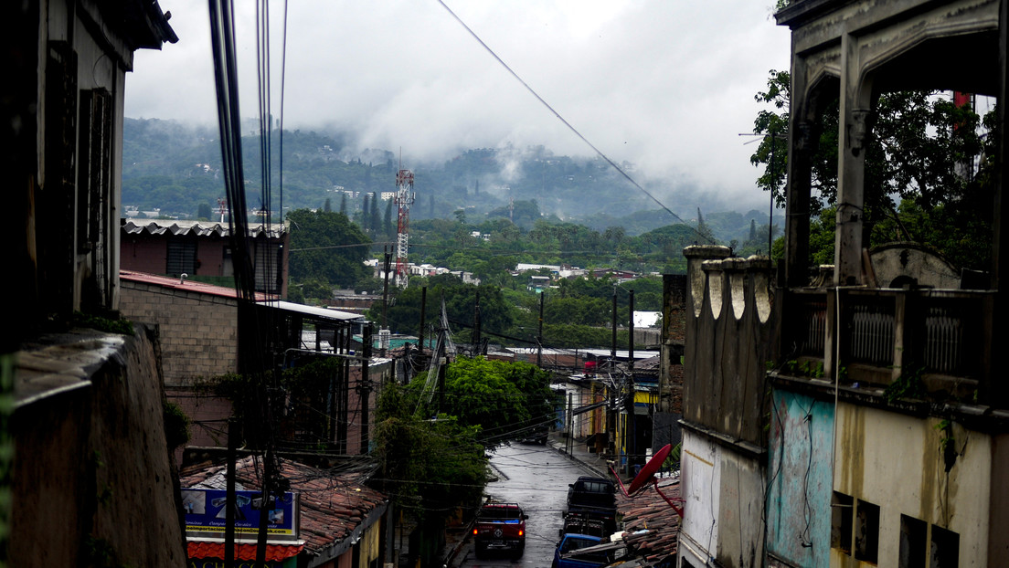 El Salvador declara el estado de emergencia por el impacto de la tormenta tropical Amanda
