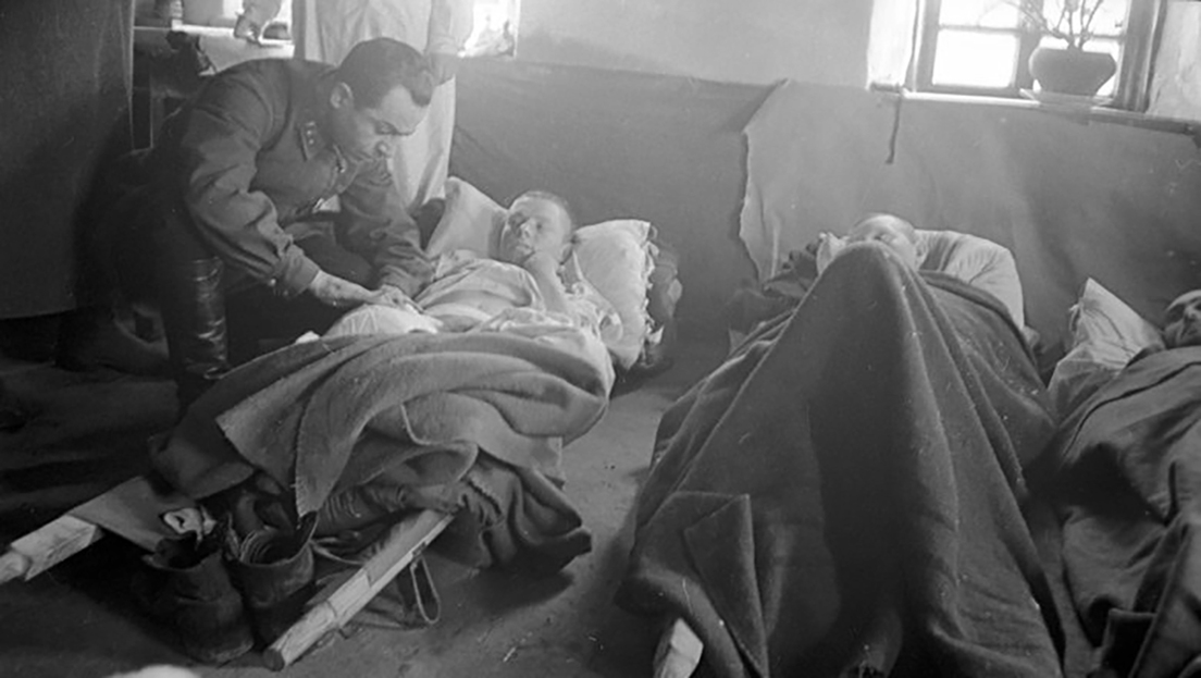 El heroico trabajo de los médicos soviéticos durante la Segunda Guerra  Mundial, en imágenes - RT