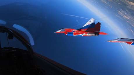 Un vertiginoso video desde la cabina de un MiG-29 permite meterse en la piel de los pilotos de los Strizhí, el famoso grupo ruso de acrobacia aérea