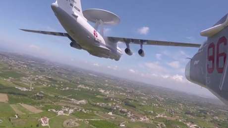 VIDEO: Aviación rusa realiza un desfile aéreo en Siria por el Día de la Victoria y uno de los aviones lo graba con una GoPro