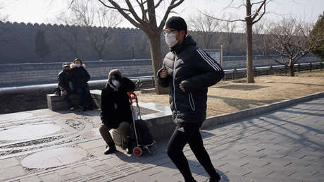 Un hombre es operado de urgencia por una lesión en un pulmón tras salir a correr con mascarilla en China