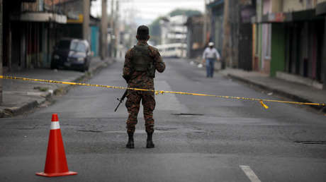 Por qué en El Salvador han aparecido trapos blancos en algunas casas en medio de la cuarentena por la pandemia
