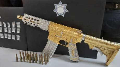 Detienen en México a cabecillas de la banda 'Las Bigotonas', uno de ellos con un rifle de oro y diamantes
