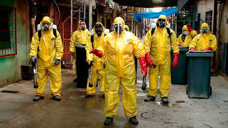 Los vecinos de Villa 31, uno de los barrios más afectados por el coronavirus de Buenos Aires, crean su propia brigada de desinfección (VIDEO)