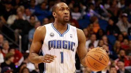 Un exjugador de la NBA gana la lotería tras ser bendecido por un indigente