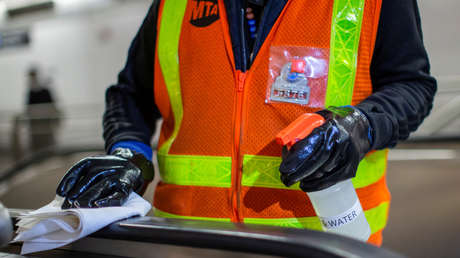 La Agencia Federal de Salud de EE.UU. afirma que el coronavirus no se propaga "fácilmente" a través de las superficies y objetos