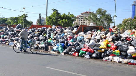 La ciudad boliviana de Cochabamba, inundada de basura tras el bloqueo de un vertedero para protestar por la extensión de la cuarentena